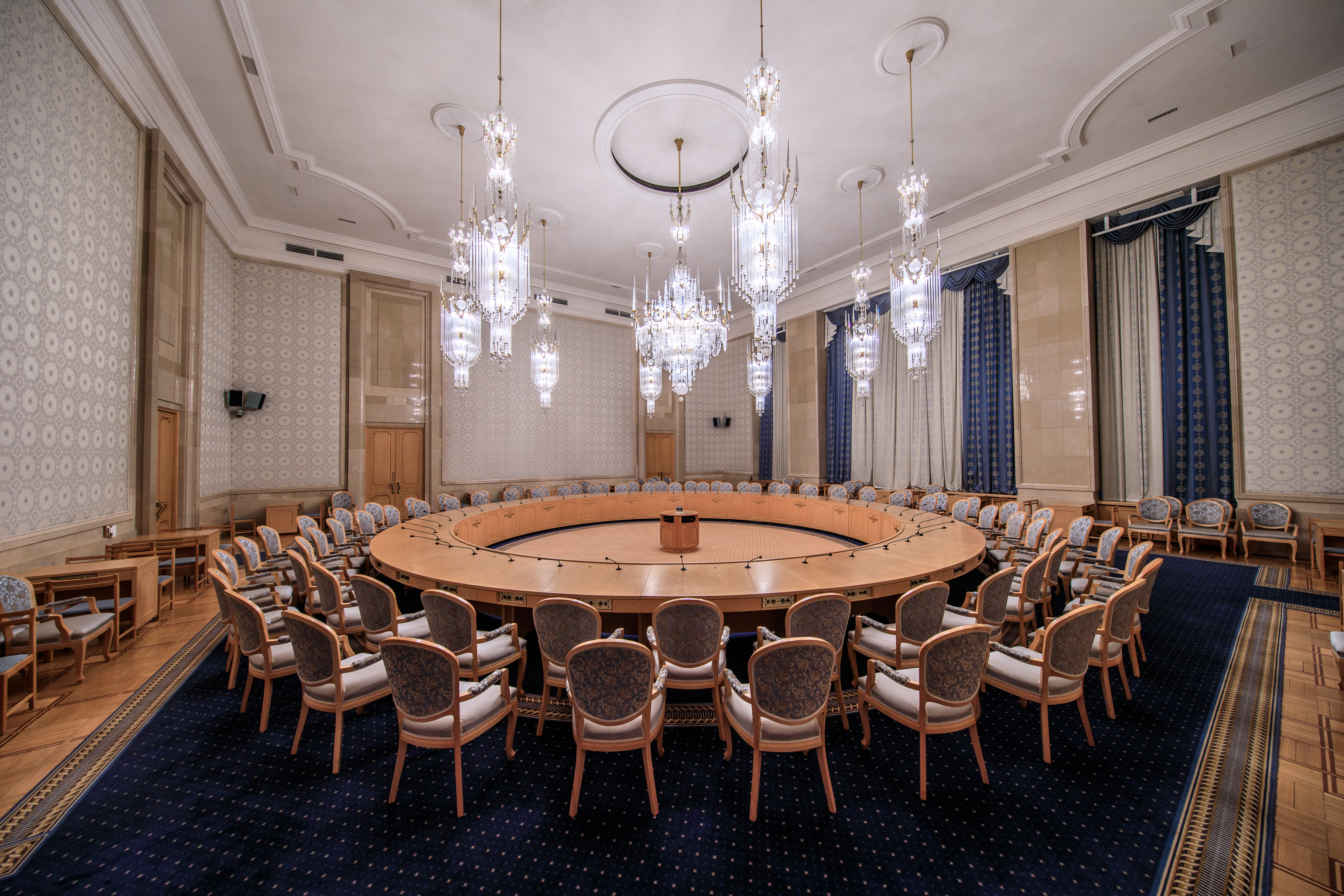 Президент отель Москва круглый зал