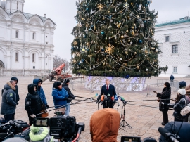 Главную новогоднюю ёлку страны украсили в Кремле