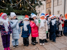 Главную новогоднюю ёлку страны украсили в Кремле