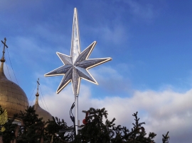 Главную новогоднюю ёлку страны украсили в Кремле