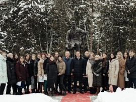 Памятник Евгению Ивановичу Чазову открыли в легендарной «Кремлёвке»
