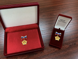 Президент утвердил рабочий образец знака особого отличия – ордена «Мать-героиня» 